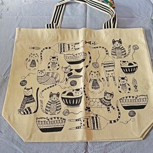 TOTE, MANY CATS, BLACK & BEIGE, TWO CLOTH HANDLES, 100% COTTON, SIMONS DANICA